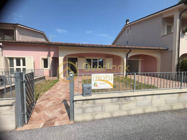 casa indipendente in vendita a Cascina in zona San Casciano