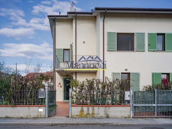 casa indipendente in vendita a Cascina