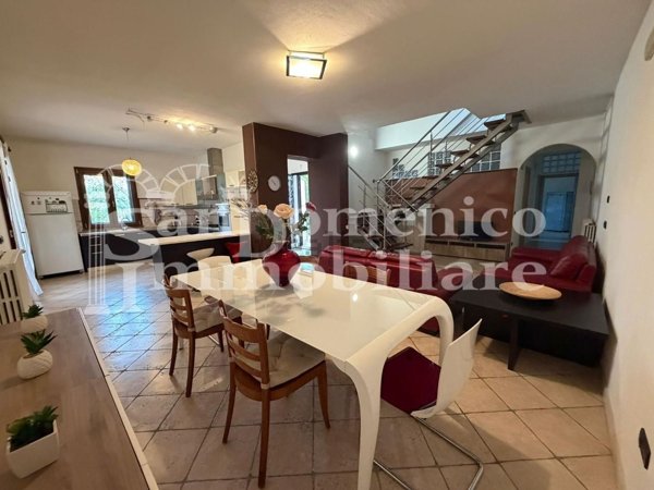 casa indipendente in vendita a Cascina in zona Visignano