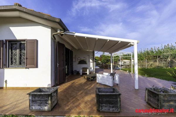 casa indipendente in vendita a Cascina in zona Visignano