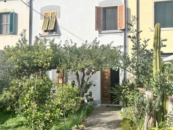 casa indipendente in vendita a Cascina in zona Navacchio