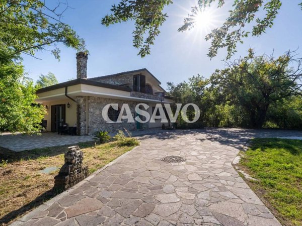 casa indipendente in vendita a Cascina in zona Marciana