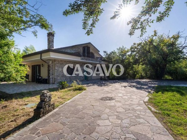 casa indipendente in vendita a Cascina in zona Marciana