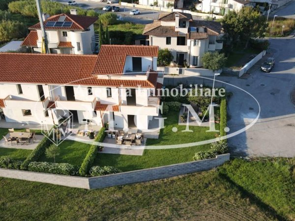 casa indipendente in vendita a Cascina in zona San Giorgio