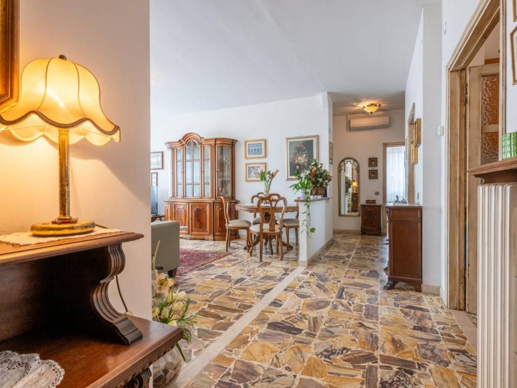 appartamento in vendita a Cascina in zona Marciana