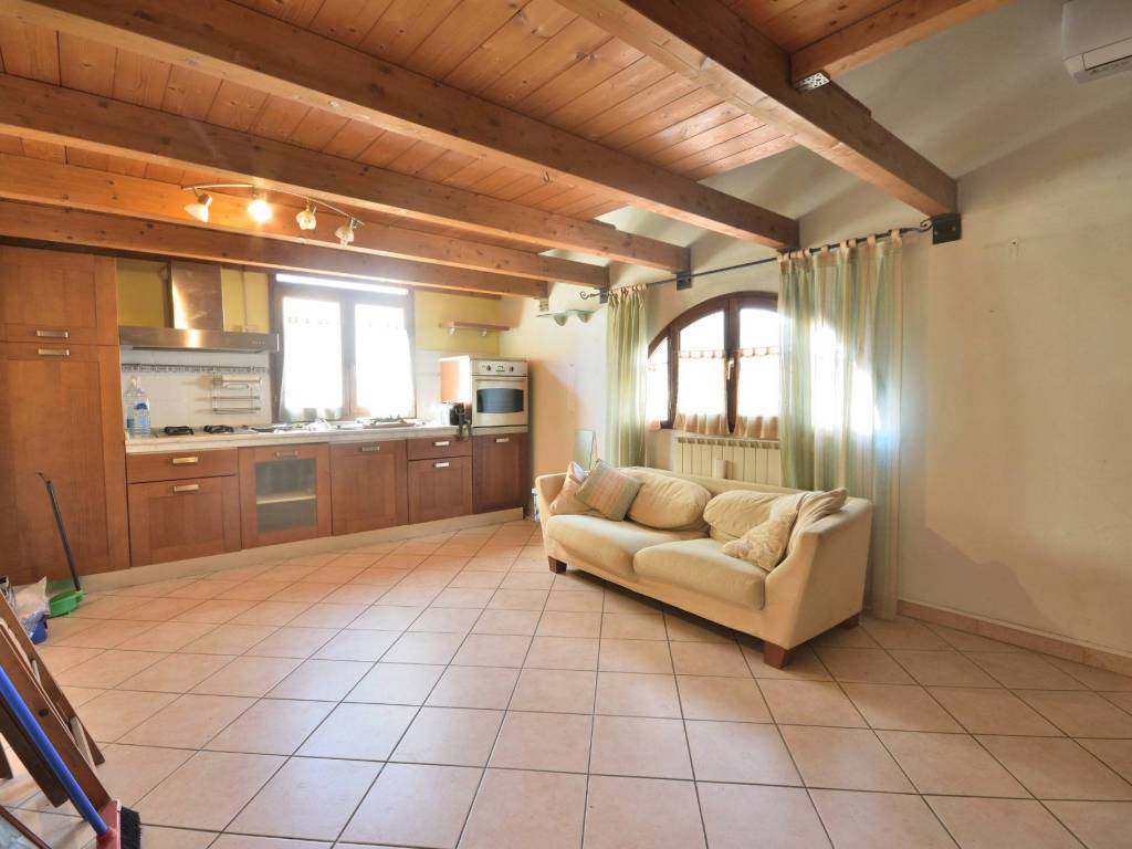 appartamento in vendita a Cascina in zona Marciana