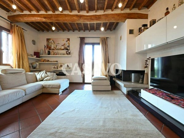 casa indipendente in vendita a Cascina in zona Visignano
