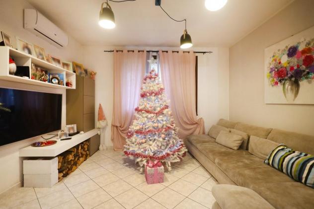 casa indipendente in vendita a Cascina