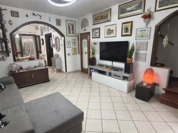 casa indipendente in vendita a Cascina in zona Visignano