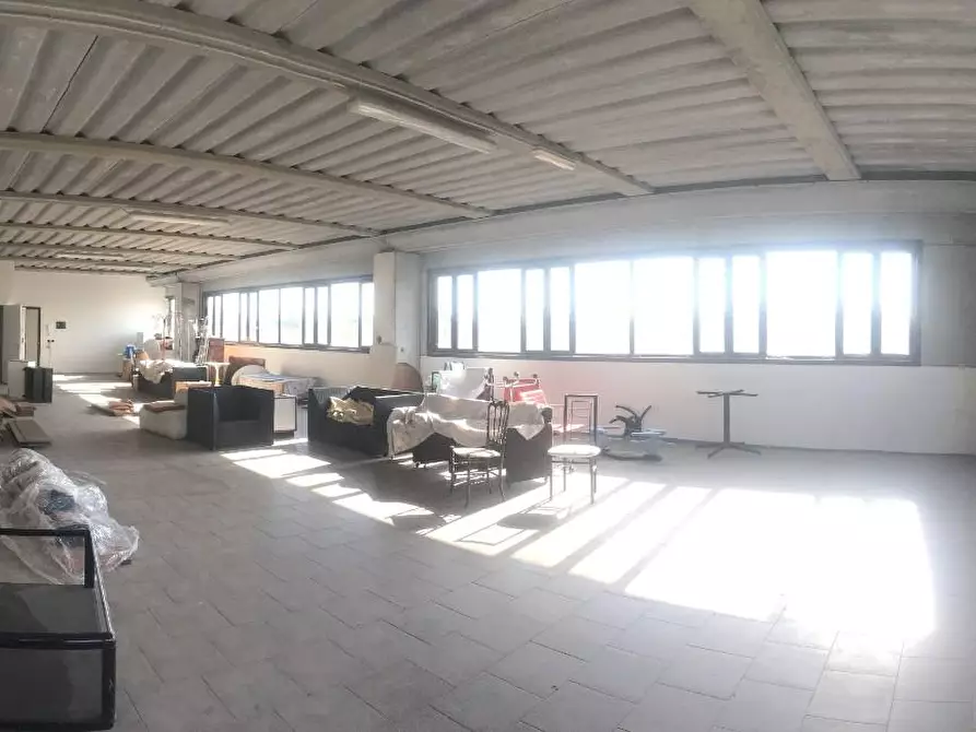 casale in vendita a Cascina