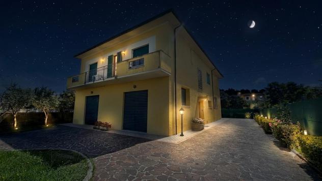 casa indipendente in vendita a Cascina in zona Marciana