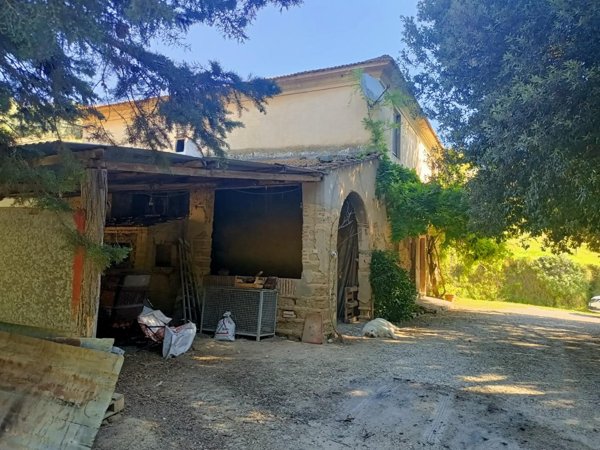 casa indipendente in vendita a Cascina in zona Marciana
