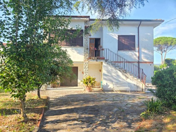 casa indipendente in vendita a Cascina in zona Visignano