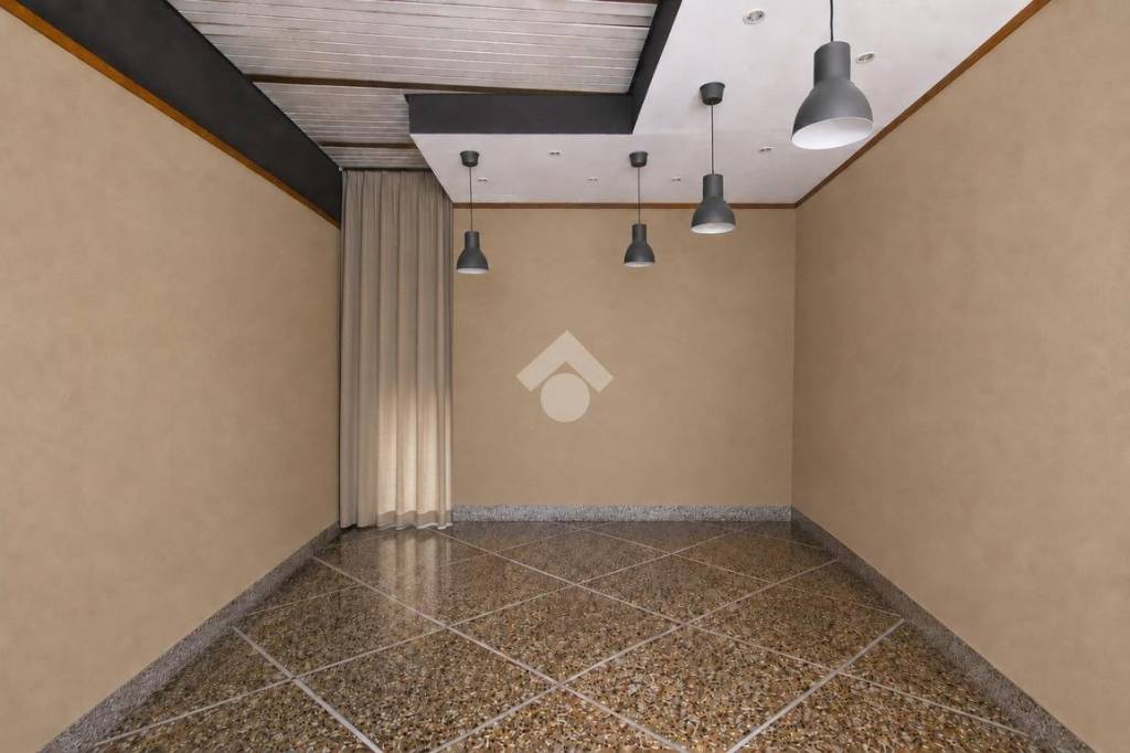negozio in vendita a Cascina in zona Navacchio