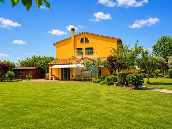 casa indipendente in vendita a Cascina in zona Latignano