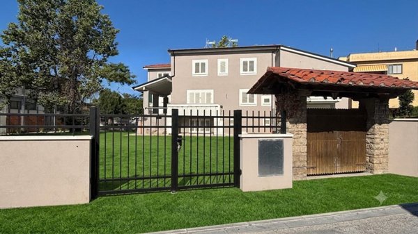 casa indipendente in vendita a Cascina in zona Marciana