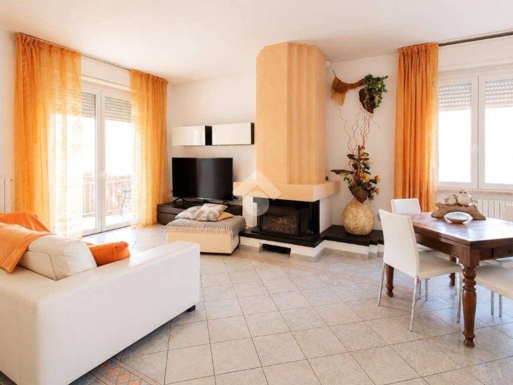 appartamento in vendita a Cascina in zona Marciana