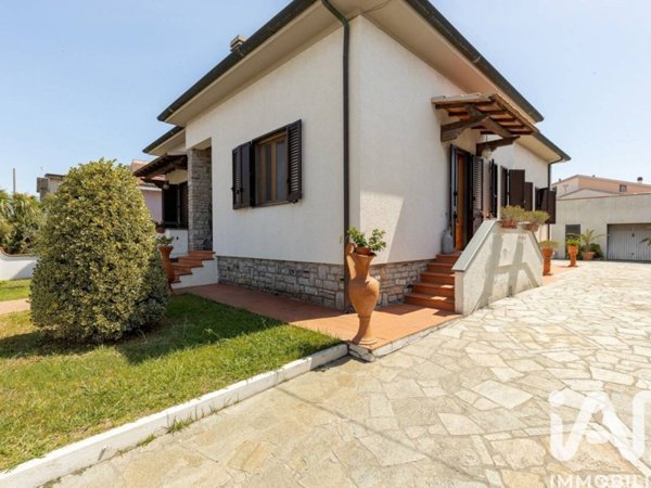 casa indipendente in vendita a Cascina in zona Casciavola