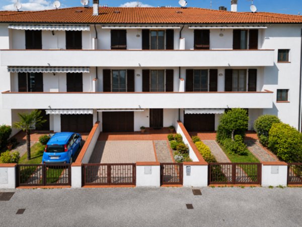 casa indipendente in vendita a Cascina