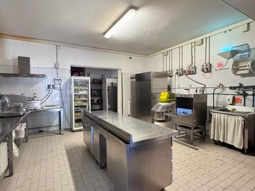 casale in vendita a Cascina