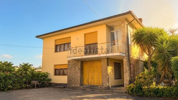 casa indipendente in vendita a Cascina in zona Marciana