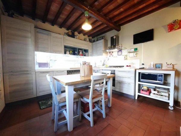 casa indipendente in vendita a Cascina in zona Marciana