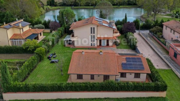casa indipendente in vendita a Cascina in zona Marciana