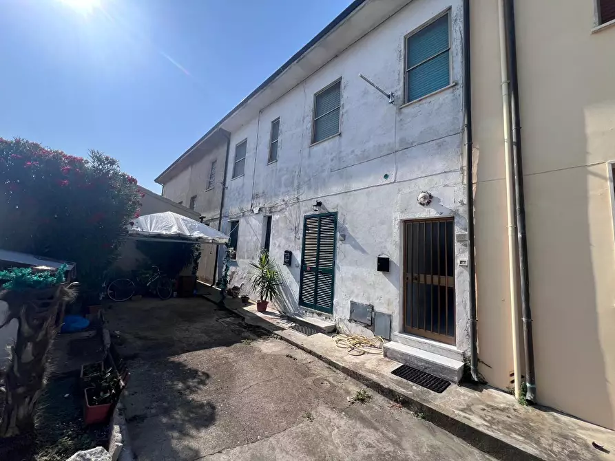 appartamento in vendita a Cascina in zona San Lorenzo a Pagnatico