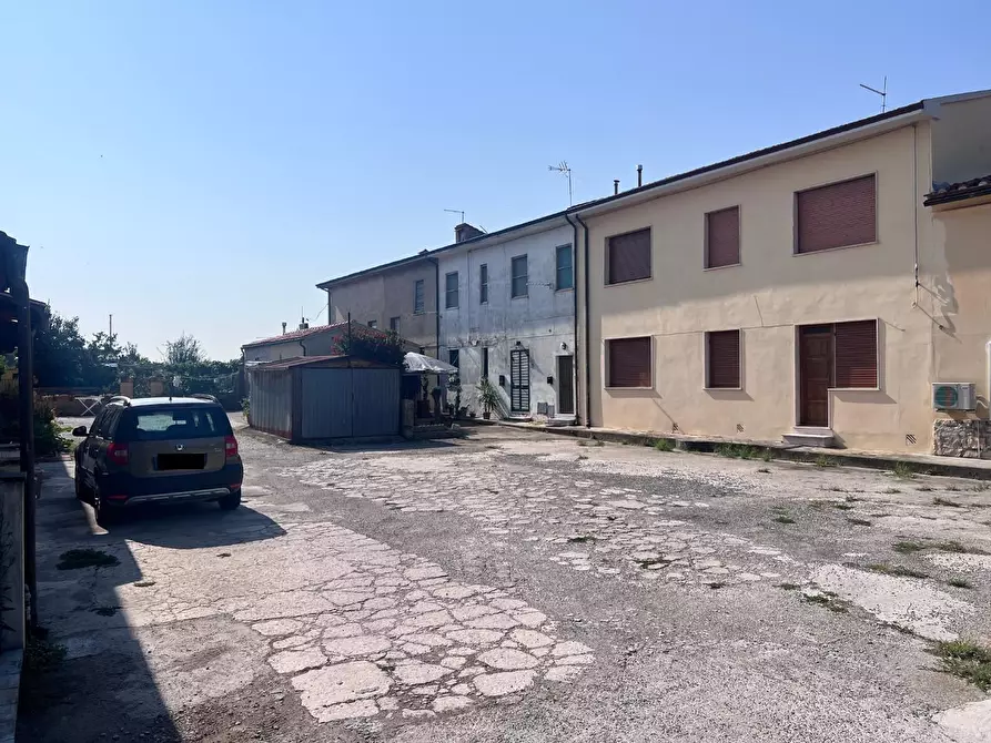 appartamento in vendita a Cascina in zona San Lorenzo a Pagnatico