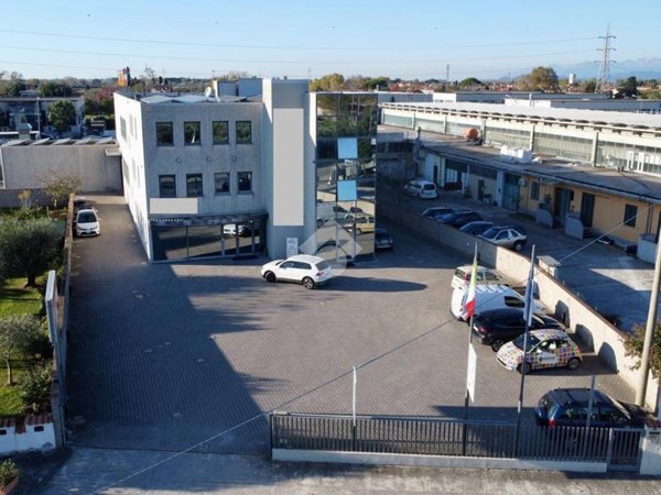 casale in vendita a Cascina in zona Navacchio