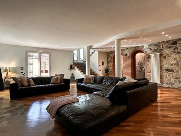 casa indipendente in vendita a Cascina in zona Marciana