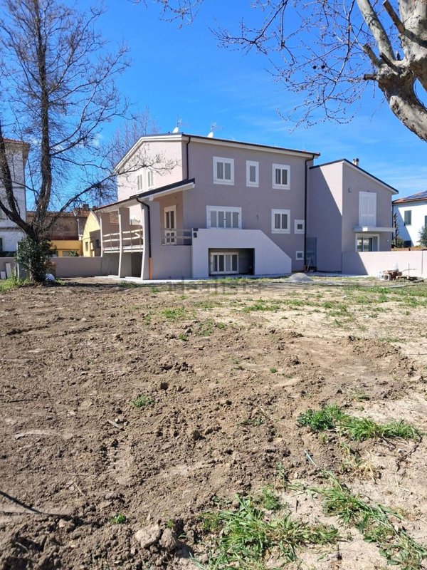 casa indipendente in vendita a Cascina in zona Marciana