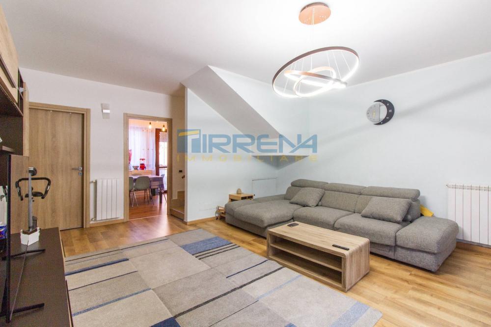 casa indipendente in vendita a Cascina in zona San Lorenzo alle Corti
