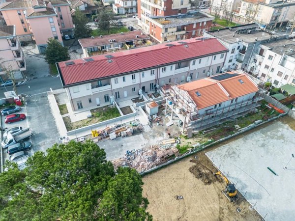 casa indipendente in vendita a Cascina in zona Marciana