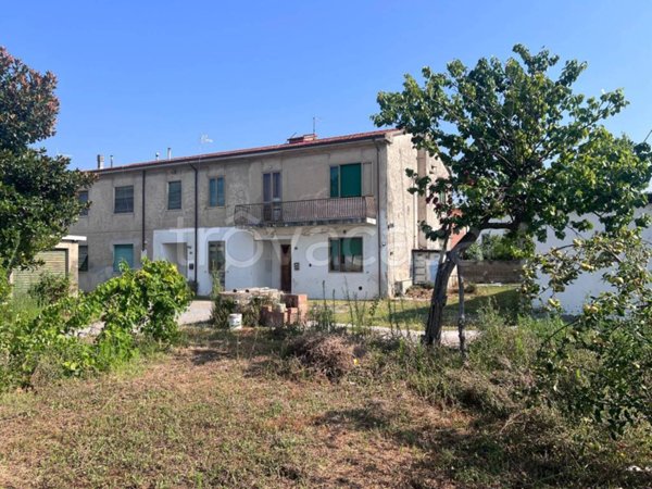 casa indipendente in vendita a Cascina in zona San Lorenzo a Pagnatico