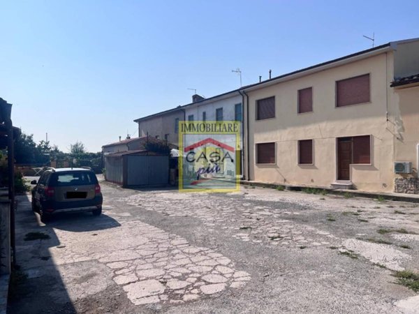appartamento in vendita a Cascina in zona San Lorenzo a Pagnatico