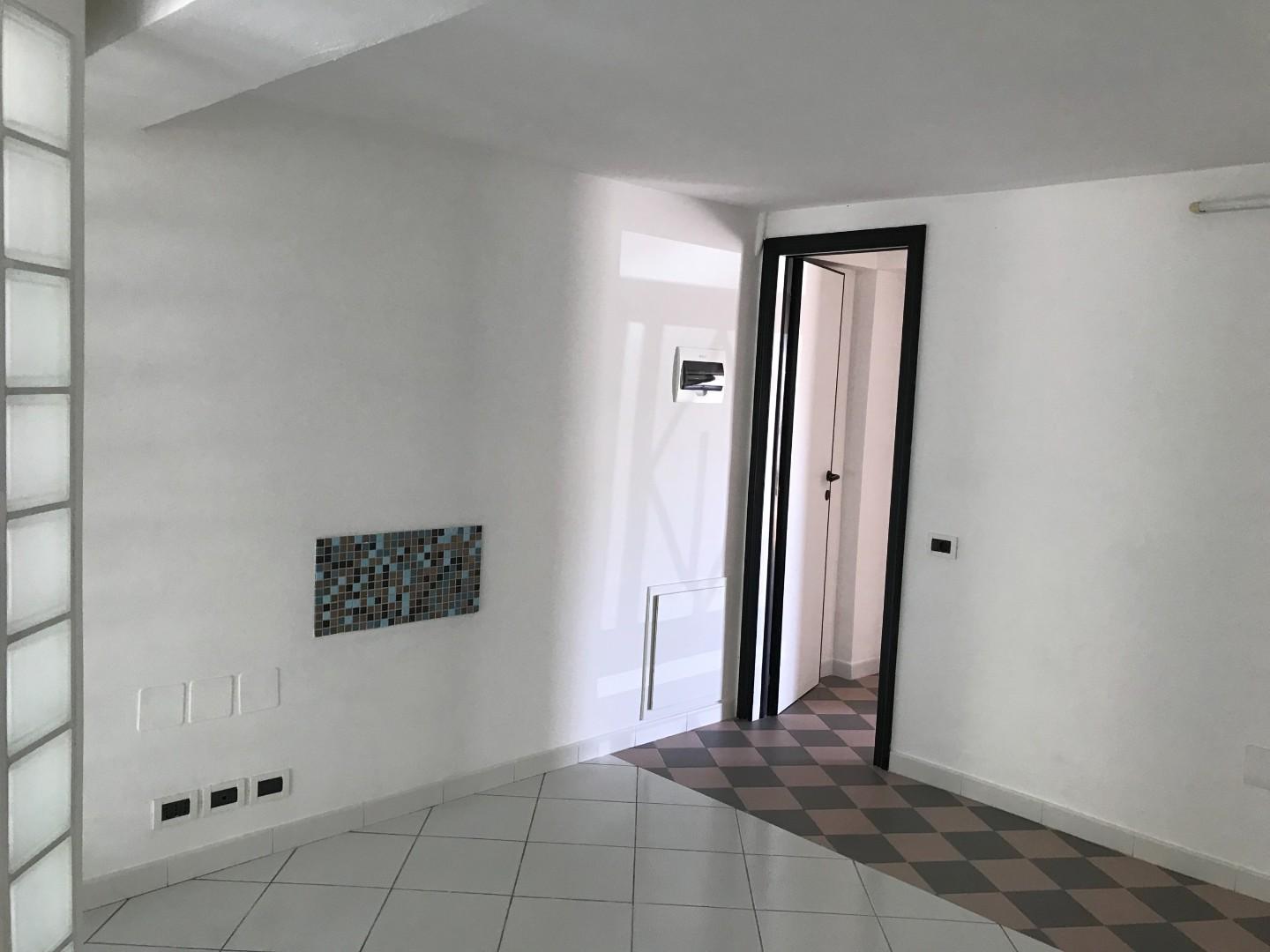 ufficio in vendita a Cascina in zona Navacchio