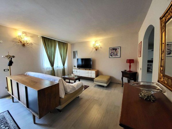 intera palazzina in vendita a Cascina