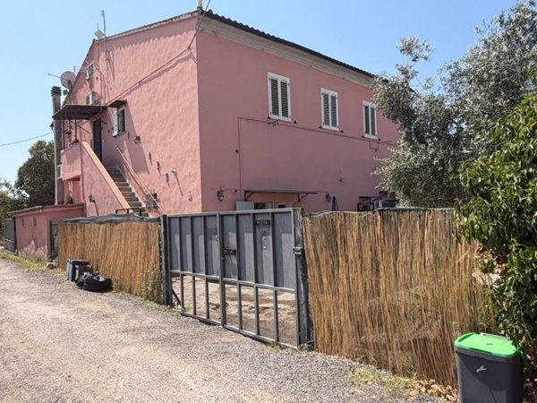 casale in vendita a Cascina