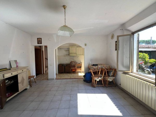 casa indipendente in vendita a Cascina in zona Marciana
