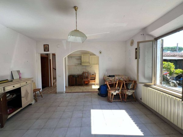 casa indipendente in vendita a Cascina in zona Marciana