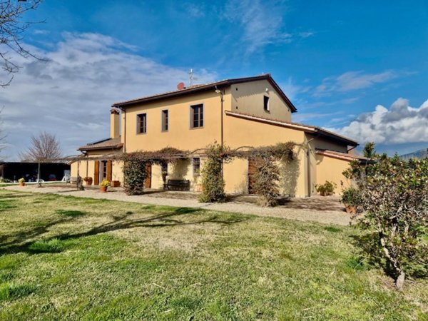 casale in vendita a Cascina in zona Marciana