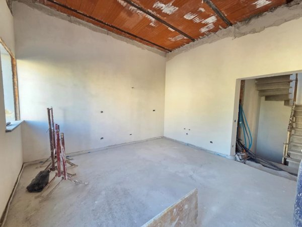 appartamento in vendita a Cascina in zona Marciana