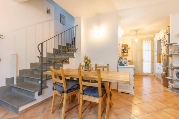 casa indipendente in vendita a Cascina in zona Casciavola