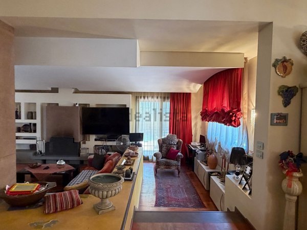 casa indipendente in vendita a Cascina in zona Marciana