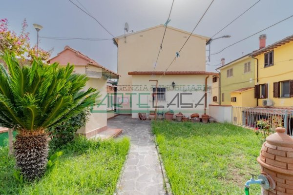 casa indipendente in vendita a Cascina in zona San Frediano a Settimo