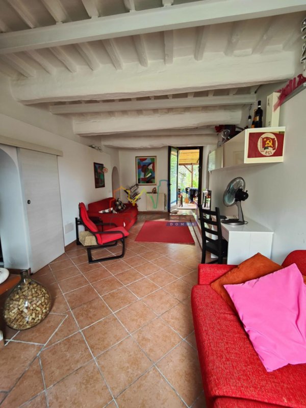 casa indipendente in vendita a Cascina in zona Titignano