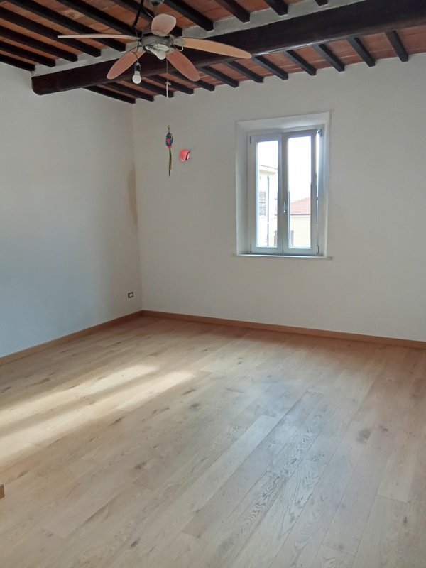 casa indipendente in vendita a Cascina in zona Casciavola
