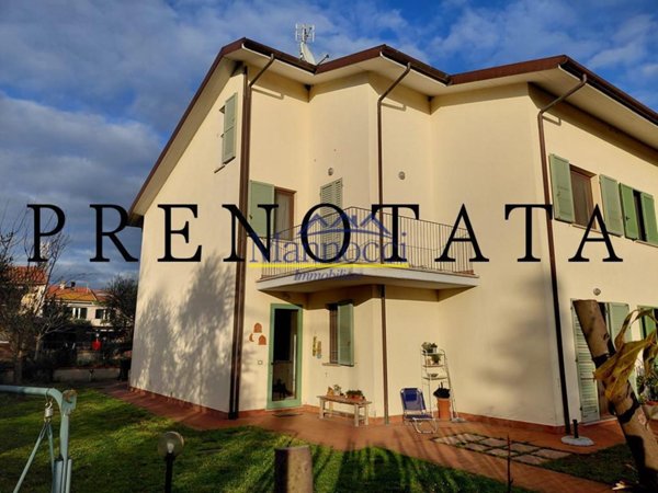 casa indipendente in vendita a Cascina