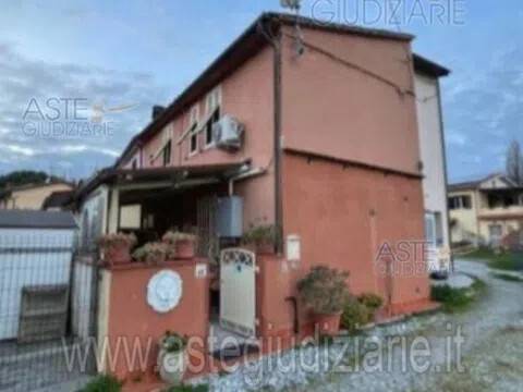 casa indipendente in vendita a Cascina in zona Navacchio